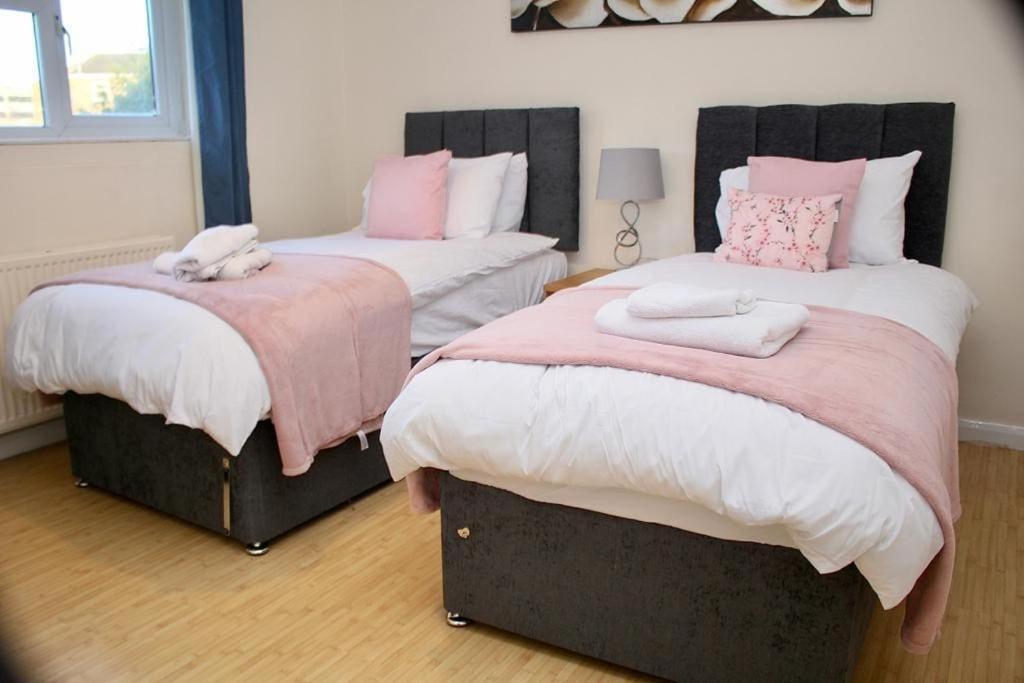 Contractor'S Haven- 4-Bedroom House With Free Parking, Super Fast Wifi, Fran Properties In Aylesbury, Pets Are Welcome! Aylesbury  Exterior foto