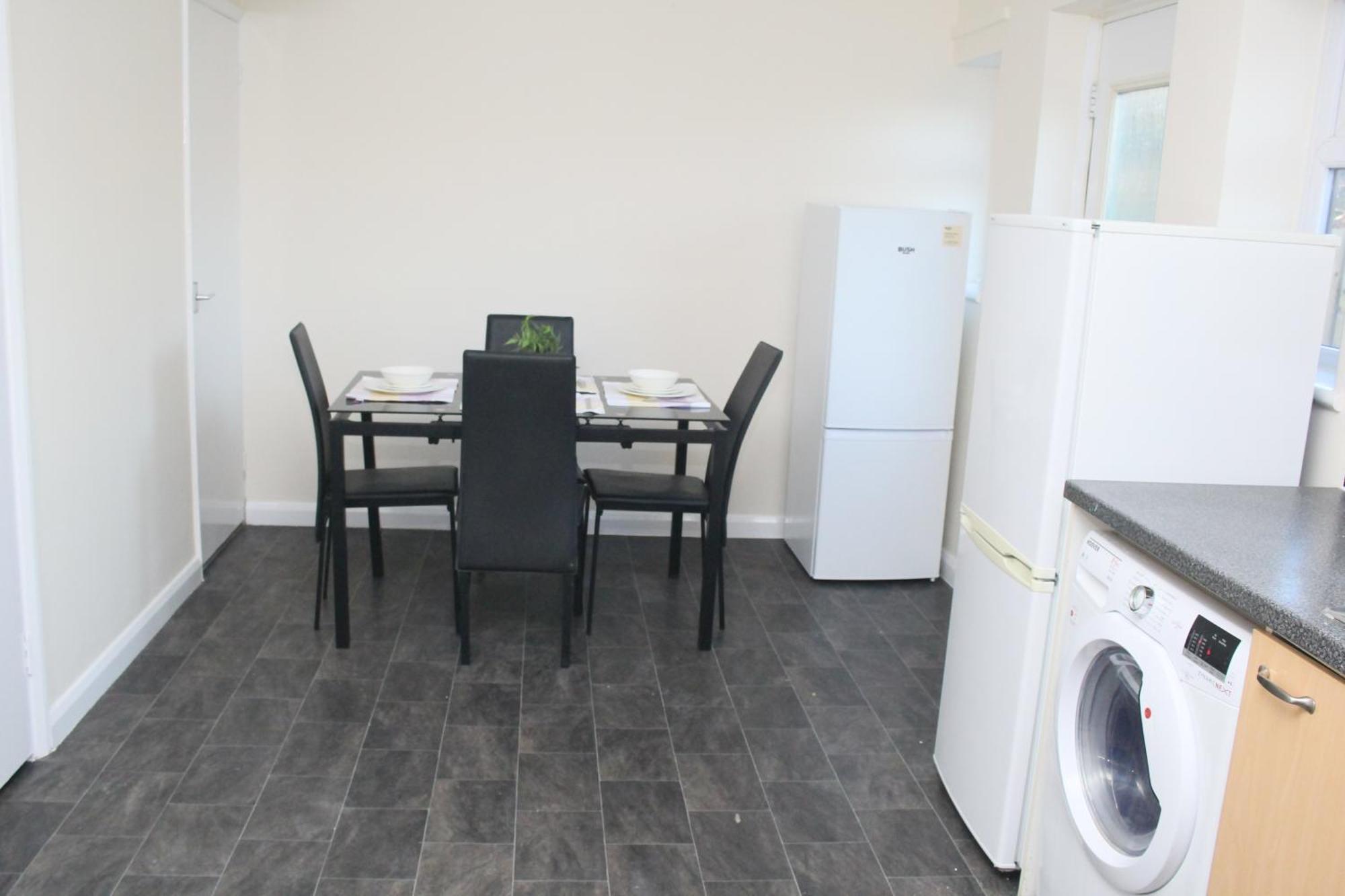 Contractor'S Haven- 4-Bedroom House With Free Parking, Super Fast Wifi, Fran Properties In Aylesbury, Pets Are Welcome! Aylesbury  Exterior foto